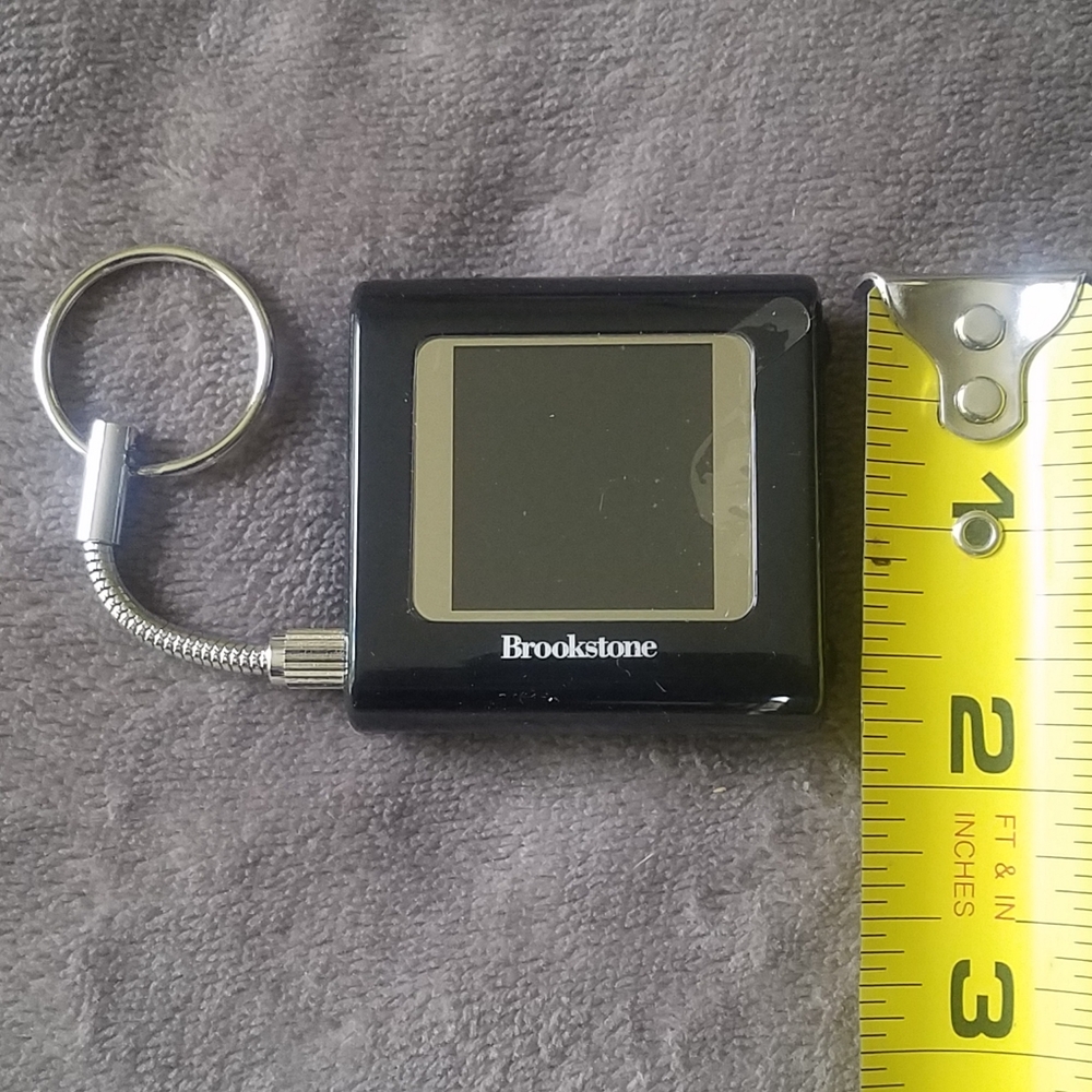 Brookstone Digital Photo Keychain - Picture 4 of 6